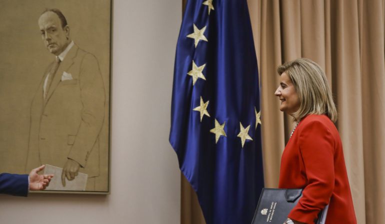 La ministra de Empleo, Fátima Báñez, momentos antes de su comparecencia en la Comisión de Empleo. La ministra de Empleo, Fátima Báñez, momentos antes de su comparecencia en la Comisión de Empleo.