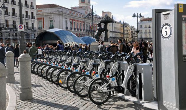 Bicicletas de BiciMad en la Puerta del Sol Bicicletas de BiciMad en la Puerta del Sol