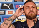 IF01 COVERCIANO (ITALIA) 29/08/2017.- El centrocampista la selección italiana de fútbol Daniele De Rossi ofrece una rueda de prensa en el complejo deportivo de Coverciano, cerca de Florencia (Italia), hoy 31 de agosto de 2017. Italia se enfrenta en dos partidos de clasificación mundialista para Rusia 2018 con España, el próximo 2 de septiembre, y con Israel el 5 de septiembre. EFE/Maurizio Degl Innocenti