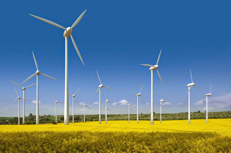 Molinos de viento de Iberdrola, la compañia que con sus energías renovables ha conseguido situarse como la que mas ayudas recibe de la administración norteamericana Molinos de viento de Iberdrola, la compañia que con sus energías renovables ha conseguido situarse como la que mas ayudas recibe de la administración norteamericana