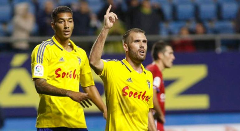 Alfredo Ortuño celebra un gol con el Cádiz Alfredo Ortuño celebra un gol con el Cádiz