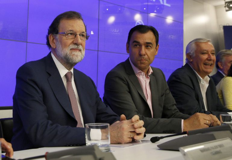 El presidente del Gobierno y del Partido Popular, Mariano Rajoy (i), junto al coordinador general, Fernando Martínez-Maillo (2d), y el vicesecretario Javier Arenas (d), durante la reunión de la Junta Directiva Nacional del partido El presidente del Gobierno y del Partido Popular, Mariano Rajoy (i), junto al coordinador general, Fernando Martínez-Maillo (2d), y el vicesecretario Javier Arenas (d), durante la reunión de la Junta Directiva Nacional del partido