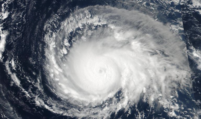 Fotografía cedida por la NASA el 05 de septiembre de 2017, que muestra una imagen adquirida por el satélite conjunto NASA Suomi de la Asociación Nacional de Orbitación Polar (NPP) del huracán Irma cuando se acerca a las Islas Leeward al este de Puerto Rico en el Océano Atlántico Fotografía cedida por la NASA el 05 de septiembre de 2017, que muestra una imagen adquirida por el satélite conjunto NASA Suomi de la Asociación Nacional de Orbitación Polar (NPP) del huracán Irma cuando se acerca a las Islas Leeward al este de Puerto Rico en el Océano Atlántico