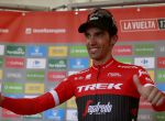 GRA364. ALTO DE L'ANGLILU (ASTURIAS), 09/09/2017.- El ciclista español del equipo Trek, Alberto Contador, en el podio tras proclamarse el vencedor de la vigésima etapa de la Vuelta Ciclista a España, con salida en la localidad de Corvera de Asturias y meta en el Alto de L'Angliru, con un recorrido de 117,5 kilómetros. EFE/JAVIER LIZÓN
