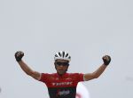 GRA319. ALTO DE L'ANGLILU (ASTURIAS), 09/09/2017.- El español del equipo Trek, Alberto Contador, celebra su victoria en la vigésima etapa de la Vuelta Ciclista a España 2017, con salida en la localidad de Corvera de Asturias y meta en el Alto de L'Angliru, con un recorrido de 117,5 kilómetros. EFE/JAVIER LIZÓN