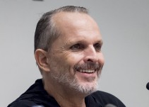 Miguel Bosé revela la identidad de sus cuatro hijos para evitar las extorsiones