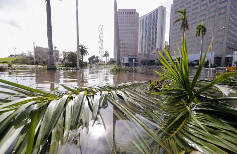 Vista de unas calles inundadas en Biscayne Boulevard tras el paso del huracán Irma en Miami, Florida. Vista de unas calles inundadas en Biscayne Boulevard tras el paso del huracán Irma en Miami, Florida.