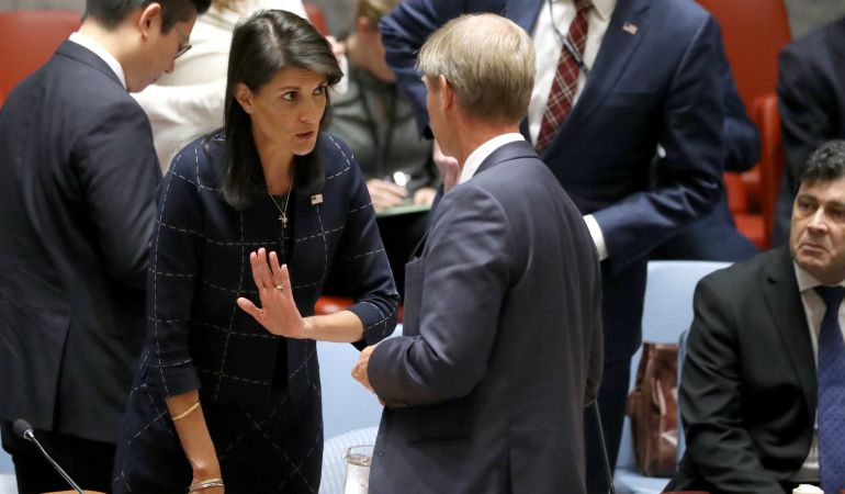 La embajadora estadounidense ante la ONU, Nikki Haley, habla durante el Consejo de Seguridad de las Naciones Unidas tras la votación para la resolución de las sanciones contra Corea del Norte. La embajadora estadounidense ante la ONU, Nikki Haley, habla durante el Consejo de Seguridad de las Naciones Unidas tras la votación para la resolución de las sanciones contra Corea del Norte.