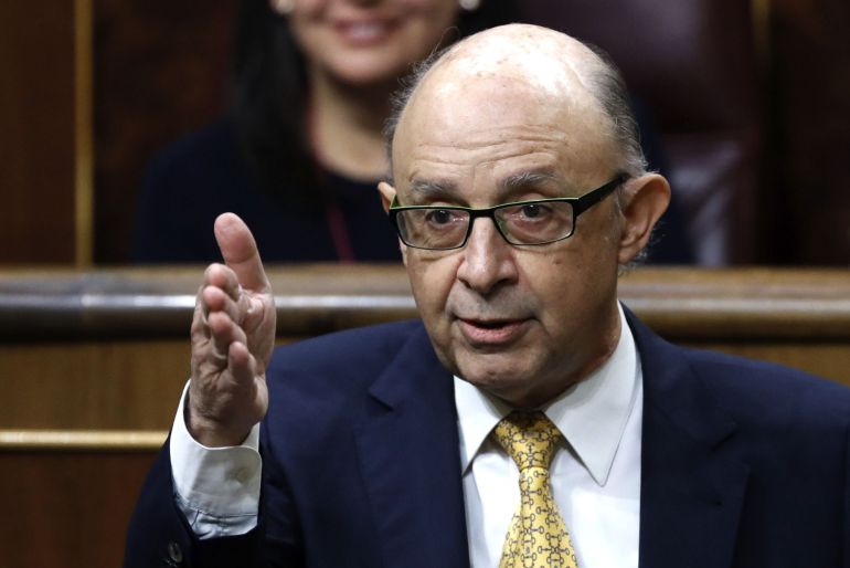 El ministro de Hacienda, Cristóbal Montoro, durante su intervención en la sesión de control al Ejecutivo El ministro de Hacienda, Cristóbal Montoro, durante su intervención en la sesión de control al Ejecutivo