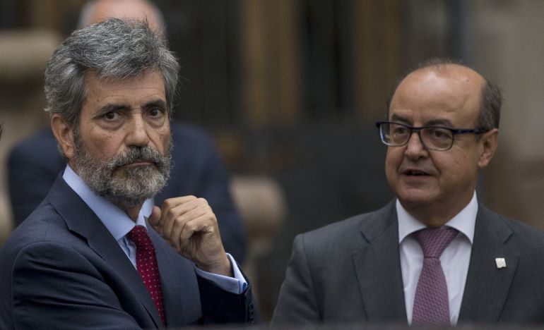 El presidente del Tribunal Supremo y del Consejo General del Poder Judicial Carlos Lesmes (i), junto al presidente del TSJC, Jesús M. Barrientos (d) a la salida de una reunión de la sala de gobierno del Tribunal Superior de Justicia de Cataluña (TSJC) El presidente del Tribunal Supremo y del Consejo General del Poder Judicial Carlos Lesmes (i), junto al presidente del TSJC, Jesús M. Barrientos (d) a la salida de una reunión de la sala de gobierno del Tribunal Superior de Justicia de Cataluña (TSJC)