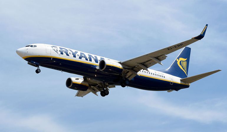 Ryanair cancela cerca de 50 vuelos diarios. Ryanair cancela cerca de 50 vuelos diarios.