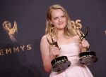 La actriz Elisabeth Moss arrasa en los Emmys.