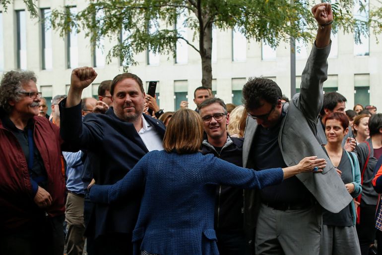 Josep Maria Jove, número dos de Junqueras, es recibido tras quedar en libertad por Carme Forcadell, Oriol Junqueras y Joan Tardá Josep Maria Jove, número dos de Junqueras, es recibido tras quedar en libertad por Carme Forcadell, Oriol Junqueras y Joan Tardá