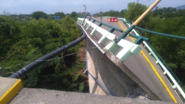Vista del puente que llega al municipio de Ixtaltepec, al norte de Oaxaca. Vista del puente que llega al municipio de Ixtaltepec, al norte de Oaxaca.