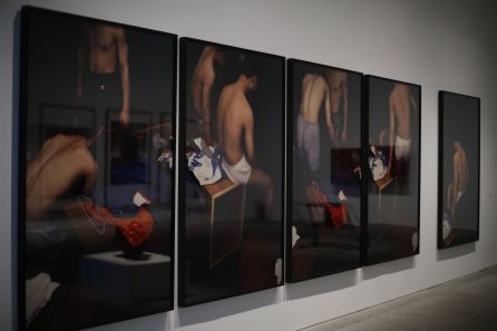 Obra "La guerra ha terminado (1996), del artista Txomin Badiola, parte de la muestra 'Punto de encuentro' Obra "La guerra ha terminado (1996), del artista Txomin Badiola, parte de la muestra 'Punto de encuentro'