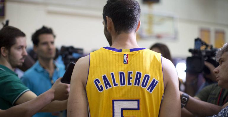 José Calderón, en el mediaday de los Lakers la pasada temporada José Calderón, en el mediaday de los Lakers la pasada temporada