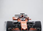 FOR45 SEPANG (MALASIA) 29/09/2017.- El piloto español de la escudería McLaren-Honda Fernando Alonso participa en la primera sesión de entrenamientos en el garaje del equipo, en el circuito Internacional de Sepang, en Malasia, hoy, 29 de septiembre de 2017. El Gran Premio de Fórmula Uno de Malasia se celebra el próximo 1 de octubre de 2017. EFE/FAZRY ISMAIL