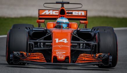 El McLaren de Alonso circulando en el circuito de Malasia