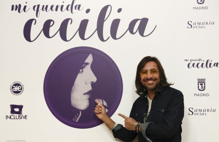 El cantante Antonio Carmona, durante la presenación, en la sede de la SGAE, en Madrid, del concierto "Mi querida Cecilia". El cantante Antonio Carmona, durante la presenación, en la sede de la SGAE, en Madrid, del concierto "Mi querida Cecilia".