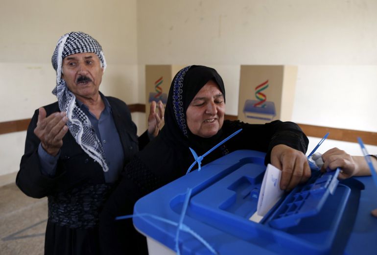 Una mujer kurda vota en el referéndum de independencia en un centro electoral en Erbil, en la región autónoma del Kurdistán iraquí, Una mujer kurda vota en el referéndum de independencia en un centro electoral en Erbil, en la región autónoma del Kurdistán iraquí,