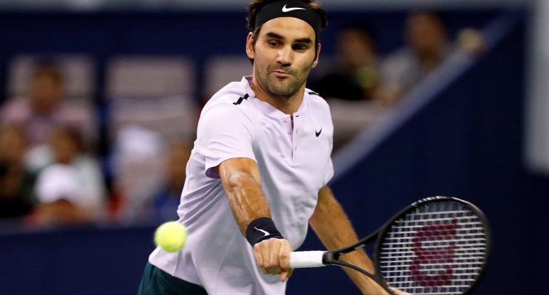 Federer golpea a la perfección un golpe de revés en China Federer golpea a la perfección un golpe de revés en China