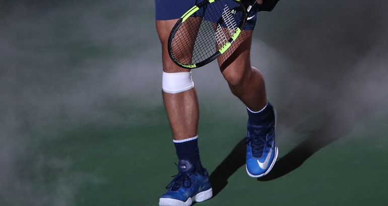 Nadal apareció en pista con un vendaje para estabilizar la rodilla derecha Nadal apareció en pista con un vendaje para estabilizar la rodilla derecha