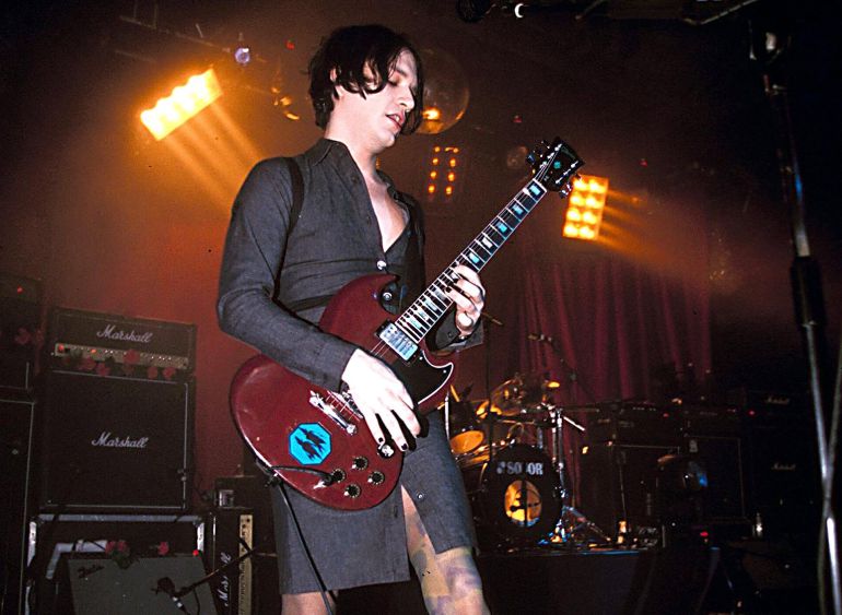El cantante de Placebo, Brian Molko, durante una actuación en 1998 El cantante de Placebo, Brian Molko, durante una actuación en 1998