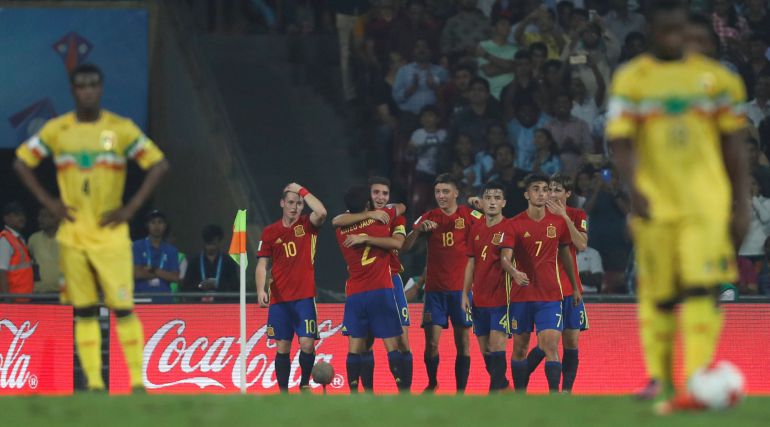 Los jugadores españoles celebran un tanto en la semifinal ante Mali. Los jugadores españoles celebran un tanto en la semifinal ante Mali.