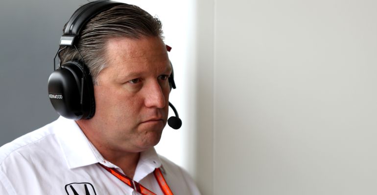 Zak Brown, en el box de McLaren durante un Gran Premio Zak Brown, en el box de McLaren durante un Gran Premio
