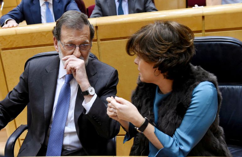 El presidente del gobierno Mariano Rajoy y la vicepresidenta Soraya Sáez de Santamaría El presidente del gobierno Mariano Rajoy y la vicepresidenta Soraya Sáez de Santamaría