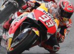 Sepang (Malaysia), 29/10/2017.- Italian MotoGP rider Andrea Dovizioso (behind) of the Ducati Team and Spanish MotoGP rider Marc Marquez (front) of Repsol Honda in action during the 2017 Malaysian Motorcycling Grand Prix at Sepang International Circuit, outside Kuala Lumpur, Malaysia, 29 October 2017. (Motociclismo, Malasia, Ciclismo) EFE/EPA/FAZRY ISMAIL