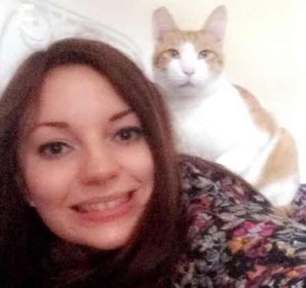 Katie y su mascota Penaut en la foto que subió a la aplicación. Katie y su mascota Penaut en la foto que subió a la aplicación.