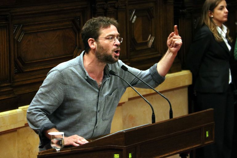 Albano-Dante Fachin, de Podem, durante su intervención en el Parlament Albano-Dante Fachin, de Podem, durante su intervención en el Parlament