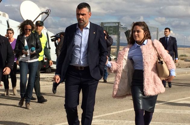 Santi Vila a la salida de la cárcel de Estremera Santi Vila a la salida de la cárcel de Estremera