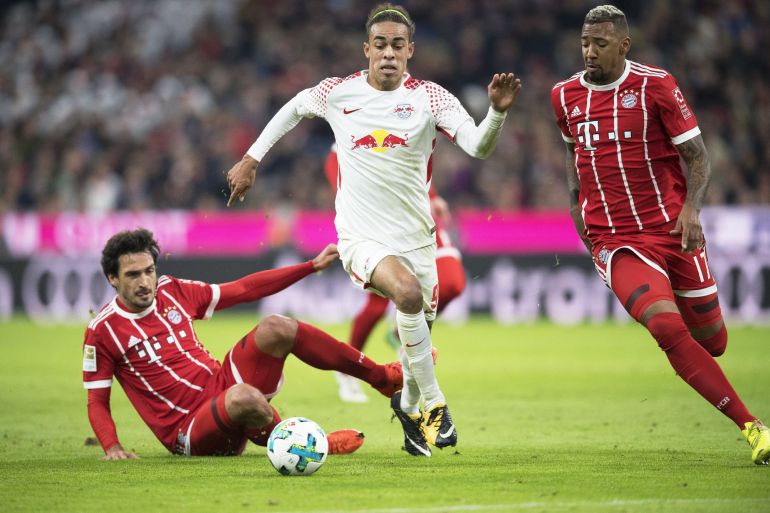 Hummels realiza una entrada en un partido contra el Leipzig Hummels realiza una entrada en un partido contra el Leipzig
