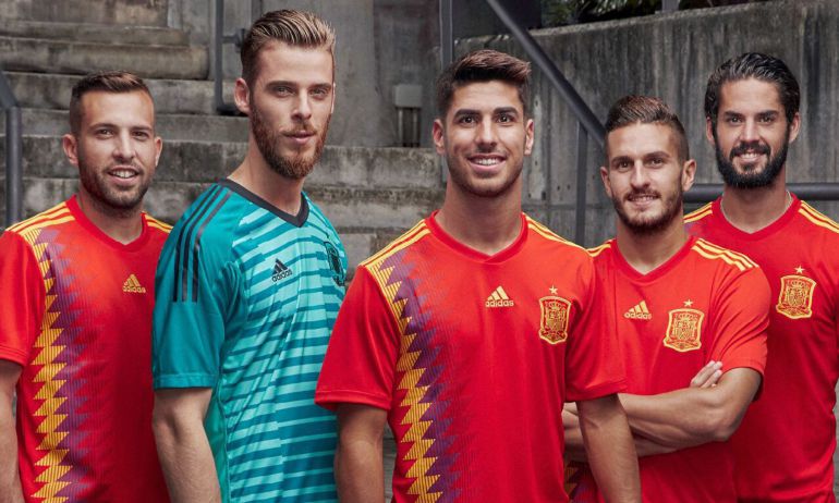 Fotografía facilitada por Adidas con la equipación que será utilizada por la selección española de fútbol en el Mundial de Rusia 2018.
Fotografía facilitada por Adidas con la equipación que será utilizada por la selección española de fútbol en el Mundial de Rusia 2018.