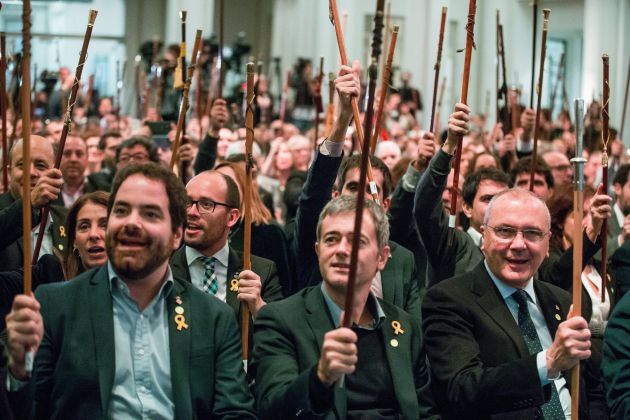 Varios alcaldes saludan al expresidente de la Generalitat Varios alcaldes saludan al expresidente de la Generalitat