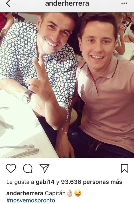 Ander Herrera publicó el 8 de octubre una imagen en Instagram junto a Gabi y en la que escribía "capitán" y "nos vemos pronto". Fue días después de recibir la oferta rojiblanca. Ander Herrera publicó el 8 de octubre una imagen en Instagram junto a Gabi y en la que escribía "capitán" y "nos vemos pronto". Fue días después de recibir la oferta rojiblanca.