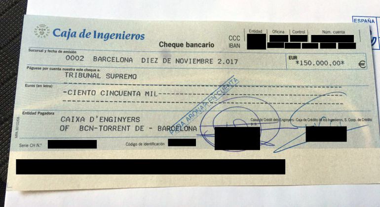 El cheque por 150.000 euros que da la libertad a Forcadell. La SER ha confirmado que se ha pagado todo con la caja de solidaridad de ANC y Òmnium. El cheque por 150.000 euros que da la libertad a Forcadell. La SER ha confirmado que se ha pagado todo con la caja de solidaridad de ANC y Òmnium.