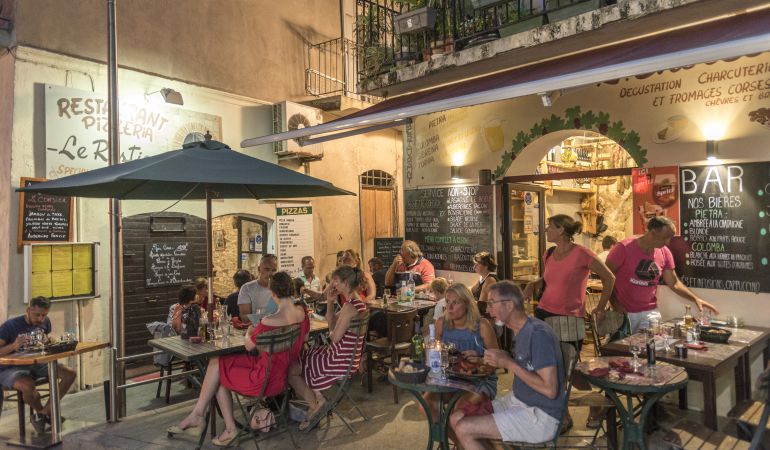 Podrás descubrir la disponibilidad de cada restaurante. Podrás descubrir la disponibilidad de cada restaurante.