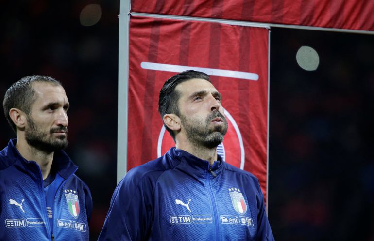 Buffon resopla, en los prolegómenos del partido contra Suecia Buffon resopla, en los prolegómenos del partido contra Suecia