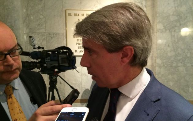 Garrido atiende a los medios tras la reunión Garrido atiende a los medios tras la reunión