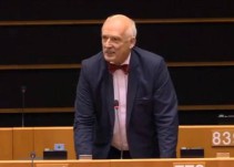Un eurodiputado afirma que la causa de la despoblación rural es que las mujeres trabajen y no estén en casa