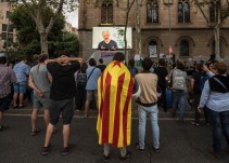 Assange ofrece 20.000 euros a quien revele el coste del dispositivo policial del 1-O