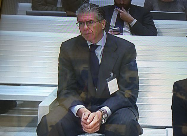 Granados sentado durante la sesión Granados sentado durante la sesión
