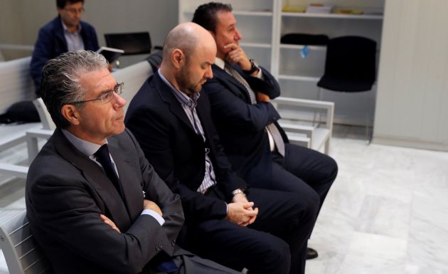 Los acusados durante el primer día de juicio Los acusados durante el primer día de juicio
