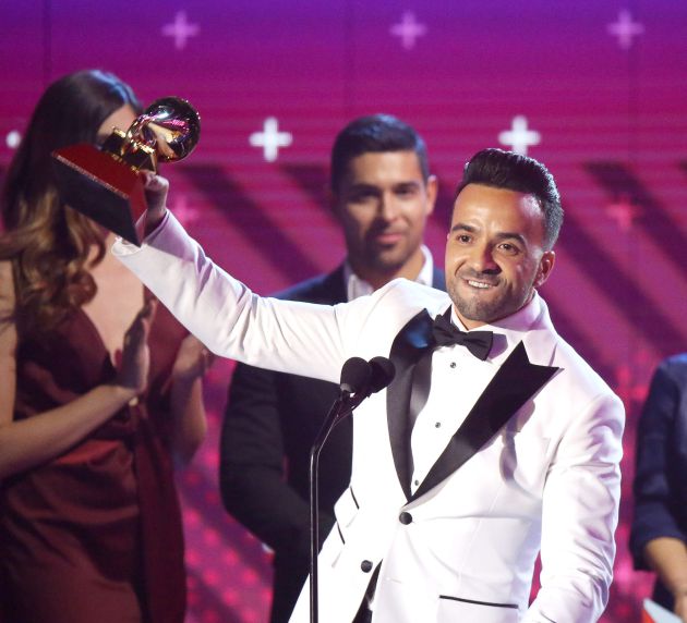 Luis Fonsi, tras recoger su Grammy Luis Fonsi, tras recoger su Grammy