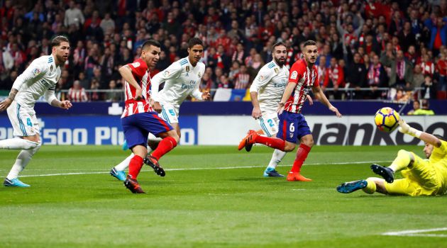 Correa desperdició una de las ocasiones del partido nada más empezar Correa desperdició una de las ocasiones del partido nada más empezar