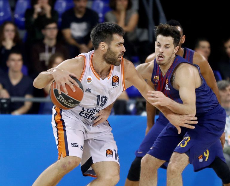 Thomas Heurthel defendiendo ante Fernando San Emeterio Thomas Heurthel defendiendo ante Fernando San Emeterio