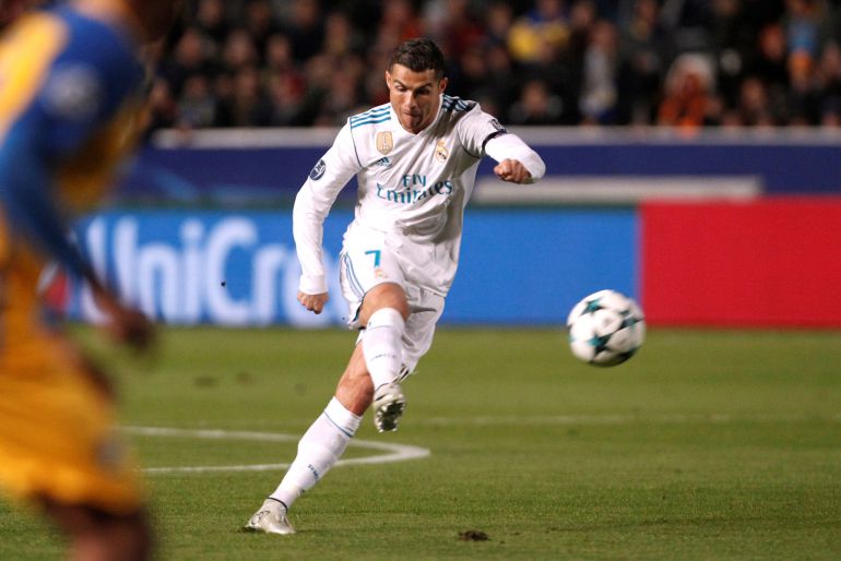 Cristiano tira a puerta Cristiano tira a puerta